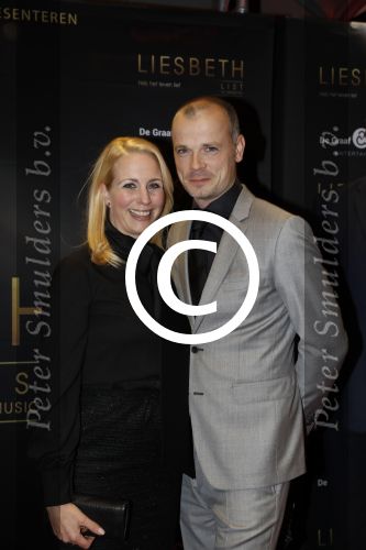 Amsterdam 2 oktober 2017
Premiere Liesbeth List de musical in Carre. Alexandra Alphenaar met vriend