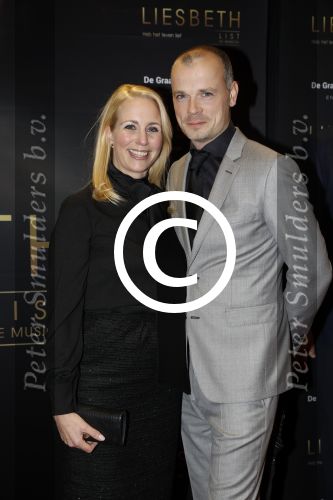 Amsterdam 2 oktober 2017
Premiere Liesbeth List de musical in Carre. Alexandra Alphenaar met vriend