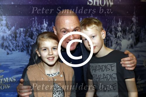 Amsterdam 24 december 2017
RTL kerst show in het ziggo dome. Andre Kuipers met kinderen