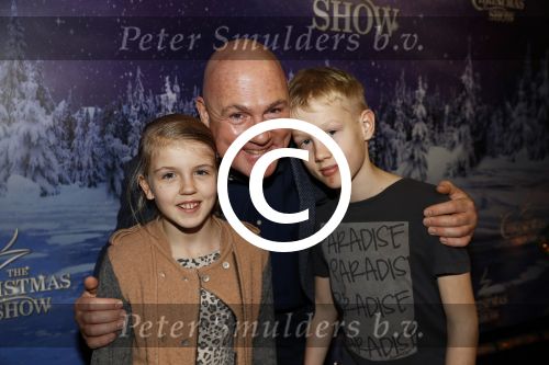 Amsterdam 24 december 2017
RTL kerst show in het ziggo dome. Andre Kuipers met kinderen