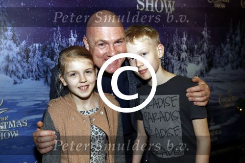 Amsterdam 24 december 2017
RTL kerst show in het ziggo dome. Andre Kuipers met kinderen