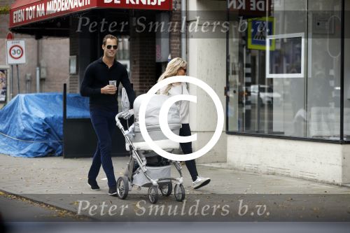 Amsterdam 14 oktober 2017
Dochter Jaap v Zweden Anna Sophia met partner achter kindwerwagen