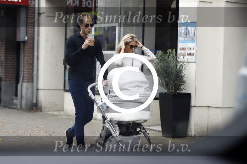 Amsterdam 14 oktober 2017
Dochter Jaap v Zweden Anna Sophia met partner achter kindwerwagen