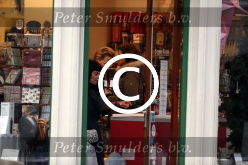 Amsterdam 19 december 2017
Astrid Joosten doet kerst inkopen.