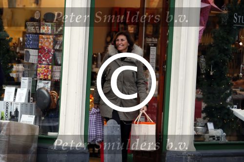 Amsterdam 19 december 2017
Astrid Joosten doet kerst inkopen.