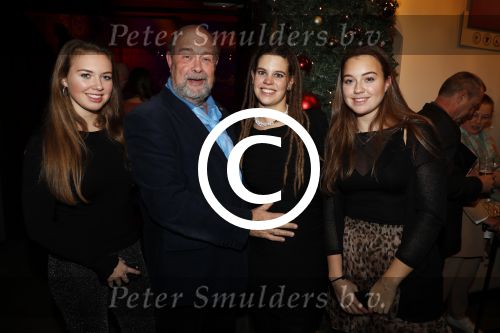 Amsterdam 21 december 2017
Premiere kerstcircus in Carre. Bert Simhoffer met zwangere vrouw en dochters