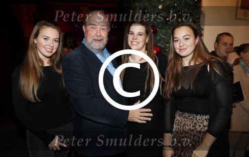 Amsterdam 21 december 2017
Premiere kerstcircus in Carre. Bert Simhoffer met zwangere vrouw en dochters