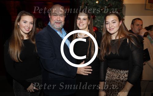 Amsterdam 21 december 2017
Premiere kerstcircus in Carre. Bert Simhoffer met zwangere vrouw en dochters