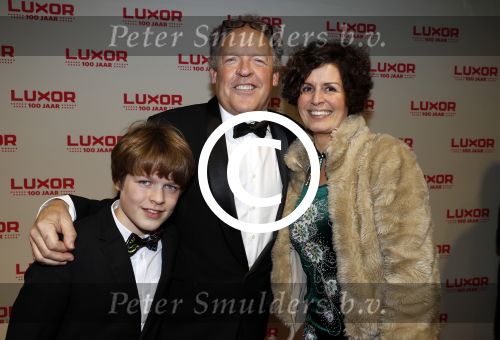 Rotterdam 22 december 2017
100 jaar het oude Luxor in Rotterdam. Bert Visscher met vrouw en zoon
