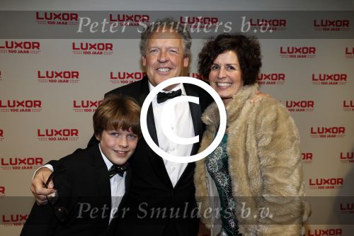 Rotterdam 22 december 2017
100 jaar het oude Luxor in Rotterdam. Bert Visscher met vrouw en zoon
