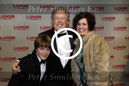 Rotterdam 22 december 2017
100 jaar het oude Luxor in Rotterdam. Bert Visscher met vrouw en zoon
