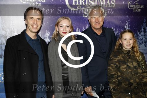 Amsterdam 24 december 2017
RTL kerst show in het ziggo dome. Bob Sikkes met familie