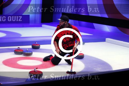 Aalsmeer 20 december 2017
Opnames de curling quiz met Frans Bauer Mark Tuitert Ellen Hoog Brace Sjoerd v Ramshorst Evert ten Napel Levi v Kempen Frank Lammers Sanne en Lieke Wevers. De opnames vinden plaats in de studio in Aalsmeer.