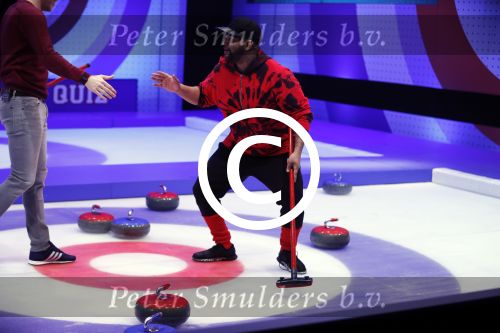 Aalsmeer 20 december 2017
Opnames de curling quiz met Frans Bauer Mark Tuitert Ellen Hoog Brace Sjoerd v Ramshorst Evert ten Napel Levi v Kempen Frank Lammers Sanne en Lieke Wevers. De opnames vinden plaats in de studio in Aalsmeer.