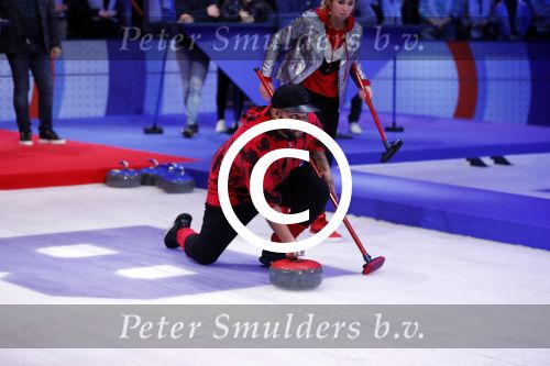 Aalsmeer 20 december 2017
Opnames de curling quiz met Frans Bauer Mark Tuitert Ellen Hoog Brace Sjoerd v Ramshorst Evert ten Napel Levi v Kempen Frank Lammers Sanne en Lieke Wevers. De opnames vinden plaats in de studio in Aalsmeer.
