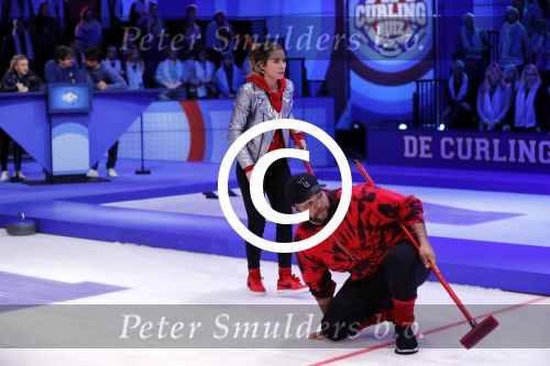 Aalsmeer 20 december 2017
Opnames de curling quiz met Frans Bauer Mark Tuitert Ellen Hoog Brace Sjoerd v Ramshorst Evert ten Napel Levi v Kempen Frank Lammers Sanne en Lieke Wevers. De opnames vinden plaats in de studio in Aalsmeer.