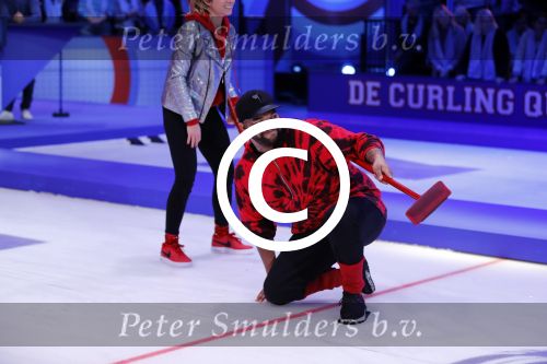 Aalsmeer 20 december 2017
Opnames de curling quiz met Frans Bauer Mark Tuitert Ellen Hoog Brace Sjoerd v Ramshorst Evert ten Napel Levi v Kempen Frank Lammers Sanne en Lieke Wevers. De opnames vinden plaats in de studio in Aalsmeer.