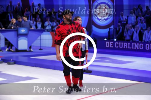 Aalsmeer 20 december 2017
Opnames de curling quiz met Frans Bauer Mark Tuitert Ellen Hoog Brace Sjoerd v Ramshorst Evert ten Napel Levi v Kempen Frank Lammers Sanne en Lieke Wevers. De opnames vinden plaats in de studio in Aalsmeer.