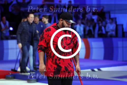 Aalsmeer 20 december 2017
Opnames de curling quiz met Frans Bauer Mark Tuitert Ellen Hoog Brace Sjoerd v Ramshorst Evert ten Napel Levi v Kempen Frank Lammers Sanne en Lieke Wevers. De opnames vinden plaats in de studio in Aalsmeer.