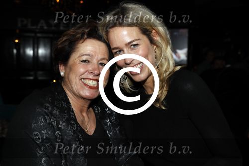 Amsterdam 14 december 2017
DVD presentatie Wesly Bronkhorst bij Players in Amsterdam. Marieke v Rootselaar met moeder
