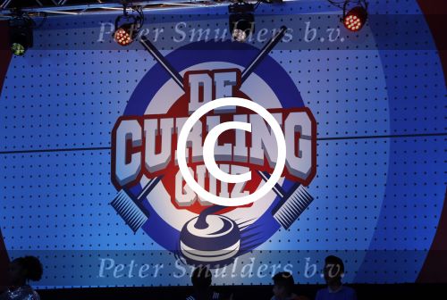 Aalsmeer 20 december 2017
Opnames de curling quiz met Frans Bauer Mark Tuitert Ellen Hoog Brace Sjoerd v Ramshorst Evert ten Napel Levi v Kempen Frank Lammers Sanne en Lieke Wevers. De opnames vinden plaats in de studio in Aalsmeer.