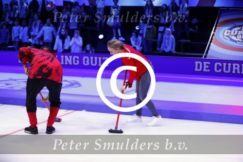 Aalsmeer 20 december 2017
Opnames de curling quiz met Frans Bauer Mark Tuitert Ellen Hoog Brace Sjoerd v Ramshorst Evert ten Napel Levi v Kempen Frank Lammers Sanne en Lieke Wevers. De opnames vinden plaats in de studio in Aalsmeer.