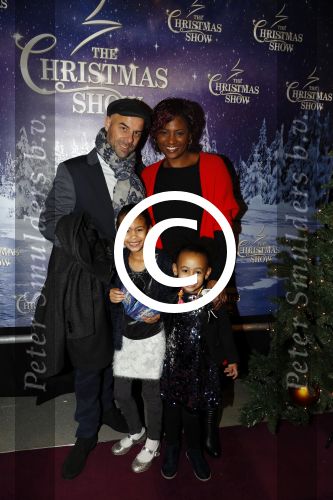 Amsterdam 24 december 2017
RTL kerst show in het ziggo dome. Tjeerd Oosterhuis met Edsilia Rombley en hun dochters