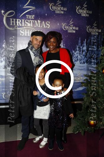Amsterdam 24 december 2017
RTL kerst show in het ziggo dome. Tjeerd Oosterhuis met Edsilia Rombley en hun dochters