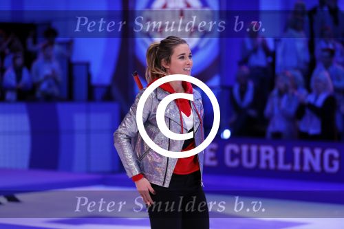 Aalsmeer 20 december 2017
Opnames de curling quiz met Frans Bauer Mark Tuitert Ellen Hoog Brace Sjoerd v Ramshorst Evert ten Napel Levi v Kempen Frank Lammers Sanne en Lieke Wevers. De opnames vinden plaats in de studio in Aalsmeer.
