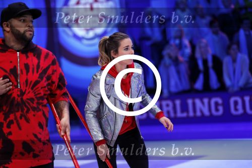 Aalsmeer 20 december 2017
Opnames de curling quiz met Frans Bauer Mark Tuitert Ellen Hoog Brace Sjoerd v Ramshorst Evert ten Napel Levi v Kempen Frank Lammers Sanne en Lieke Wevers. De opnames vinden plaats in de studio in Aalsmeer.