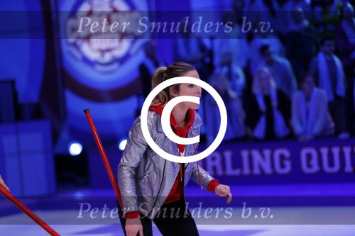 Aalsmeer 20 december 2017
Opnames de curling quiz met Frans Bauer Mark Tuitert Ellen Hoog Brace Sjoerd v Ramshorst Evert ten Napel Levi v Kempen Frank Lammers Sanne en Lieke Wevers. De opnames vinden plaats in de studio in Aalsmeer.