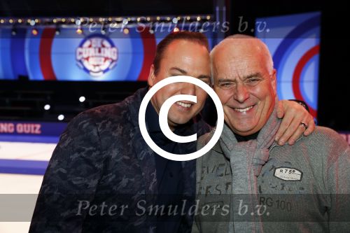 Aalsmeer 20 december 2017
Opnames de curling quiz met Frans Bauer Mark Tuitert Ellen Hoog Brace Sjoerd v Ramshorst Evert ten Napel Levi v Kempen Frank Lammers Sanne en Lieke Wevers. De opnames vinden plaats in de studio in Aalsmeer.