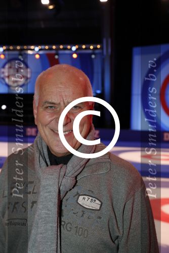 Aalsmeer 20 december 2017
Opnames de curling quiz met Frans Bauer Mark Tuitert Ellen Hoog Brace Sjoerd v Ramshorst Evert ten Napel Levi v Kempen Frank Lammers Sanne en Lieke Wevers. De opnames vinden plaats in de studio in Aalsmeer.