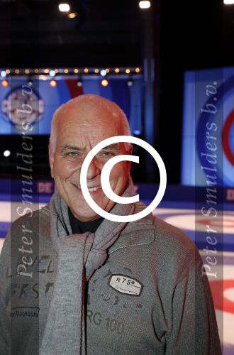 Aalsmeer 20 december 2017
Opnames de curling quiz met Frans Bauer Mark Tuitert Ellen Hoog Brace Sjoerd v Ramshorst Evert ten Napel Levi v Kempen Frank Lammers Sanne en Lieke Wevers. De opnames vinden plaats in de studio in Aalsmeer.