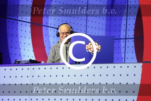 Aalsmeer 20 december 2017
Opnames de curling quiz met Frans Bauer Mark Tuitert Ellen Hoog Brace Sjoerd v Ramshorst Evert ten Napel Levi v Kempen Frank Lammers Sanne en Lieke Wevers. De opnames vinden plaats in de studio in Aalsmeer.