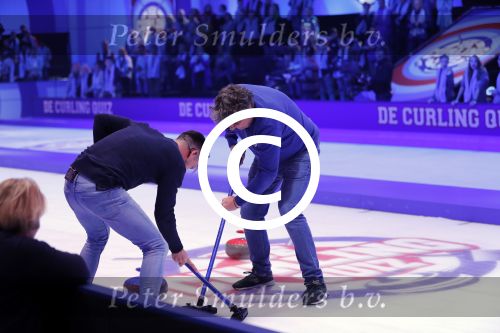 Aalsmeer 20 december 2017
Opnames de curling quiz met Frans Bauer Mark Tuitert Ellen Hoog Brace Sjoerd v Ramshorst Evert ten Napel Levi v Kempen Frank Lammers Sanne en Lieke Wevers. De opnames vinden plaats in de studio in Aalsmeer.