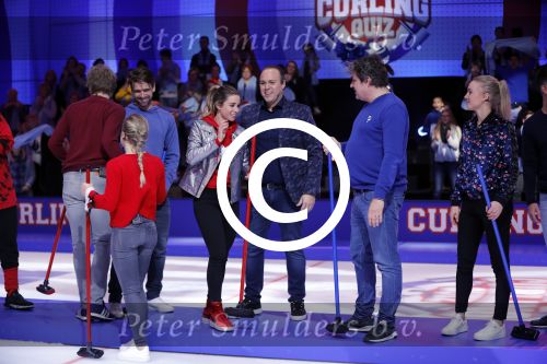 Aalsmeer 20 december 2017
Opnames de curling quiz met Frans Bauer Mark Tuitert Ellen Hoog Brace Sjoerd v Ramshorst Evert ten Napel Levi v Kempen Frank Lammers Sanne en Lieke Wevers. De opnames vinden plaats in de studio in Aalsmeer.