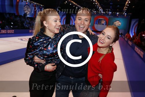 Aalsmeer 20 december 2017
Opnames de curling quiz met Frans Bauer Mark Tuitert Ellen Hoog Brace Sjoerd v Ramshorst Evert ten Napel Levi v Kempen Frank Lammers Sanne en Lieke Wevers. De opnames vinden plaats in de studio in Aalsmeer.
