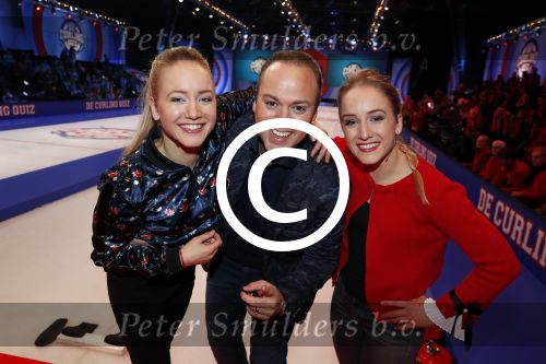 Aalsmeer 20 december 2017
Opnames de curling quiz met Frans Bauer Mark Tuitert Ellen Hoog Brace Sjoerd v Ramshorst Evert ten Napel Levi v Kempen Frank Lammers Sanne en Lieke Wevers. De opnames vinden plaats in de studio in Aalsmeer.