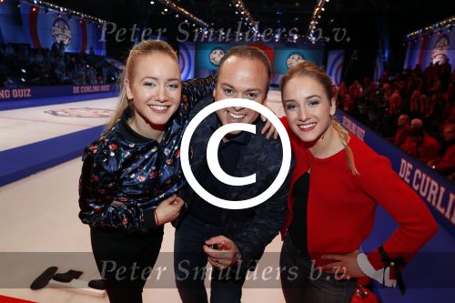 Aalsmeer 20 december 2017
Opnames de curling quiz met Frans Bauer Mark Tuitert Ellen Hoog Brace Sjoerd v Ramshorst Evert ten Napel Levi v Kempen Frank Lammers Sanne en Lieke Wevers. De opnames vinden plaats in de studio in Aalsmeer.