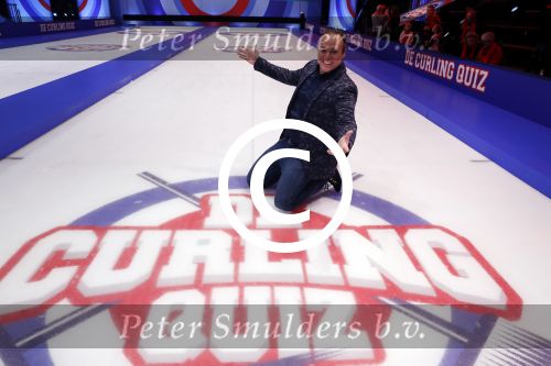Aalsmeer 20 december 2017
Opnames de curling quiz met Frans Bauer Mark Tuitert Ellen Hoog Brace Sjoerd v Ramshorst Evert ten Napel Levi v Kempen Frank Lammers Sanne en Lieke Wevers. De opnames vinden plaats in de studio in Aalsmeer.