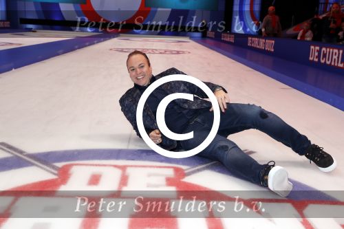 Aalsmeer 20 december 2017
Opnames de curling quiz met Frans Bauer Mark Tuitert Ellen Hoog Brace Sjoerd v Ramshorst Evert ten Napel Levi v Kempen Frank Lammers Sanne en Lieke Wevers. De opnames vinden plaats in de studio in Aalsmeer.