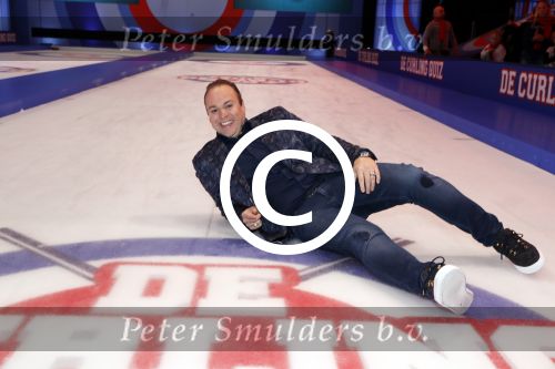 Aalsmeer 20 december 2017
Opnames de curling quiz met Frans Bauer Mark Tuitert Ellen Hoog Brace Sjoerd v Ramshorst Evert ten Napel Levi v Kempen Frank Lammers Sanne en Lieke Wevers. De opnames vinden plaats in de studio in Aalsmeer.