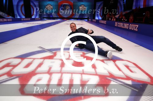 Aalsmeer 20 december 2017
Opnames de curling quiz met Frans Bauer Mark Tuitert Ellen Hoog Brace Sjoerd v Ramshorst Evert ten Napel Levi v Kempen Frank Lammers Sanne en Lieke Wevers. De opnames vinden plaats in de studio in Aalsmeer.