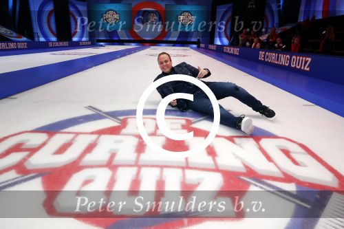 Aalsmeer 20 december 2017
Opnames de curling quiz met Frans Bauer Mark Tuitert Ellen Hoog Brace Sjoerd v Ramshorst Evert ten Napel Levi v Kempen Frank Lammers Sanne en Lieke Wevers. De opnames vinden plaats in de studio in Aalsmeer.