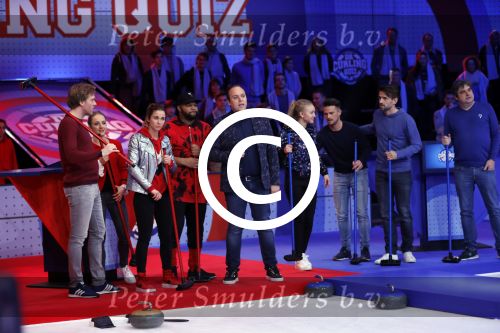 Aalsmeer 20 december 2017
Opnames de curling quiz met Frans Bauer Mark Tuitert Ellen Hoog Brace Sjoerd v Ramshorst Evert ten Napel Levi v Kempen Frank Lammers Sanne en Lieke Wevers. De opnames vinden plaats in de studio in Aalsmeer.