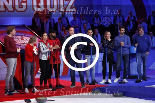 Aalsmeer 20 december 2017
Opnames de curling quiz met Frans Bauer Mark Tuitert Ellen Hoog Brace Sjoerd v Ramshorst Evert ten Napel Levi v Kempen Frank Lammers Sanne en Lieke Wevers. De opnames vinden plaats in de studio in Aalsmeer.