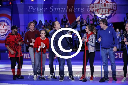 Aalsmeer 20 december 2017
Opnames de curling quiz met Frans Bauer Mark Tuitert Ellen Hoog Brace Sjoerd v Ramshorst Evert ten Napel Levi v Kempen Frank Lammers Sanne en Lieke Wevers. De opnames vinden plaats in de studio in Aalsmeer.