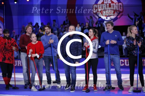 Aalsmeer 20 december 2017
Opnames de curling quiz met Frans Bauer Mark Tuitert Ellen Hoog Brace Sjoerd v Ramshorst Evert ten Napel Levi v Kempen Frank Lammers Sanne en Lieke Wevers. De opnames vinden plaats in de studio in Aalsmeer.