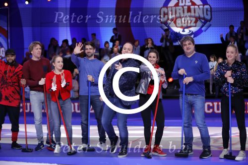 Aalsmeer 20 december 2017
Opnames de curling quiz met Frans Bauer Mark Tuitert Ellen Hoog Brace Sjoerd v Ramshorst Evert ten Napel Levi v Kempen Frank Lammers Sanne en Lieke Wevers. De opnames vinden plaats in de studio in Aalsmeer.
